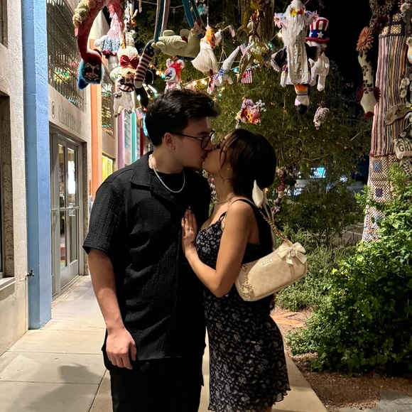 Meet your Posher, Daniella - Picture 1 of 1